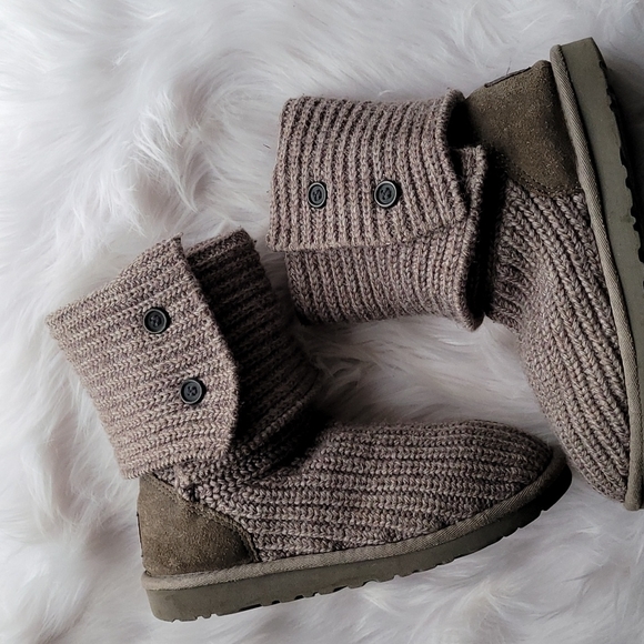 UGG Cardy # 5649 soft brown knit with Ugg wooden 2 button boots. Size 5 - Picture 10 of 16